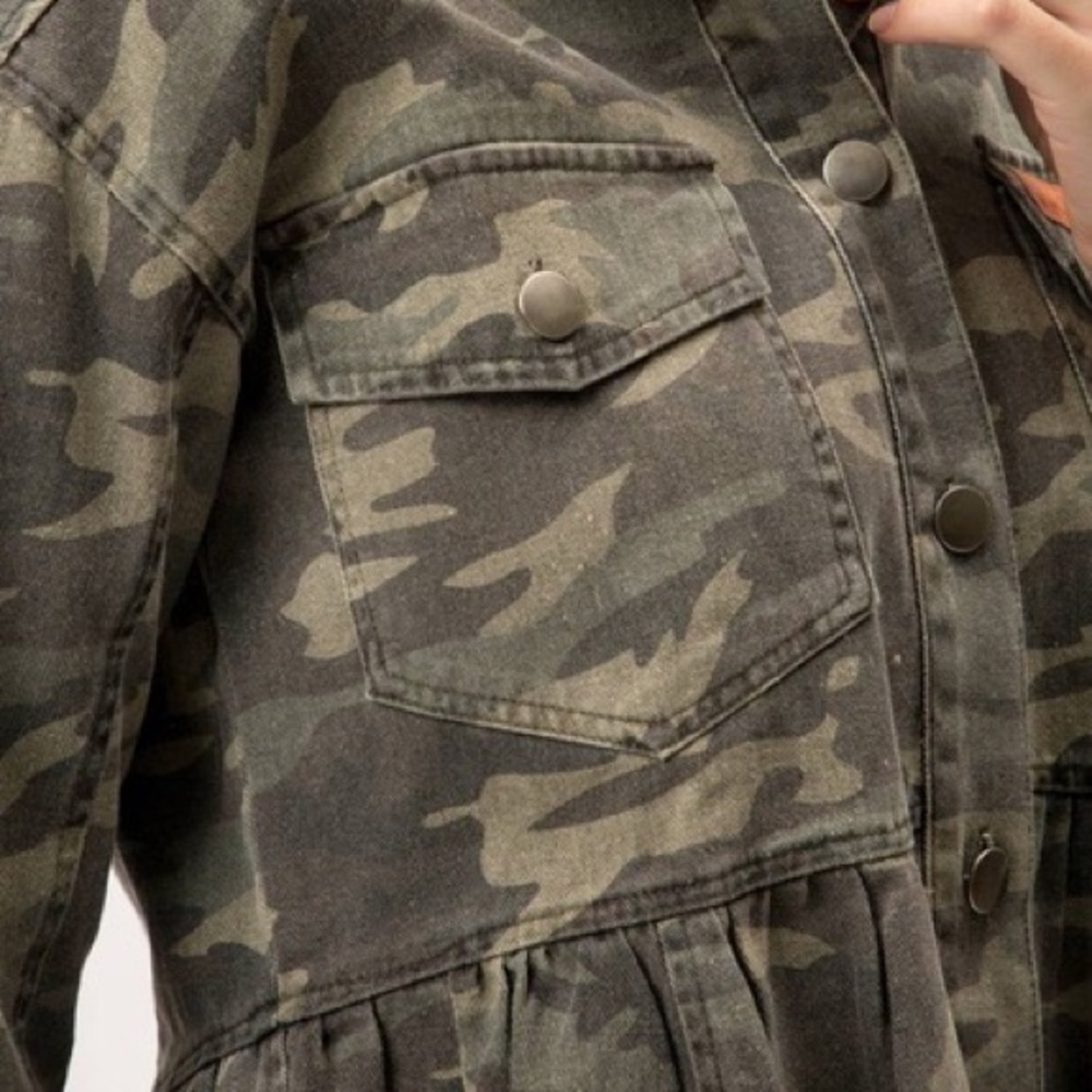 🎊HP🎉1 Left🎊Camouflage Peplum Trucker Jacket For Women-Measurements in Pics✨ - Picture 9 of 16